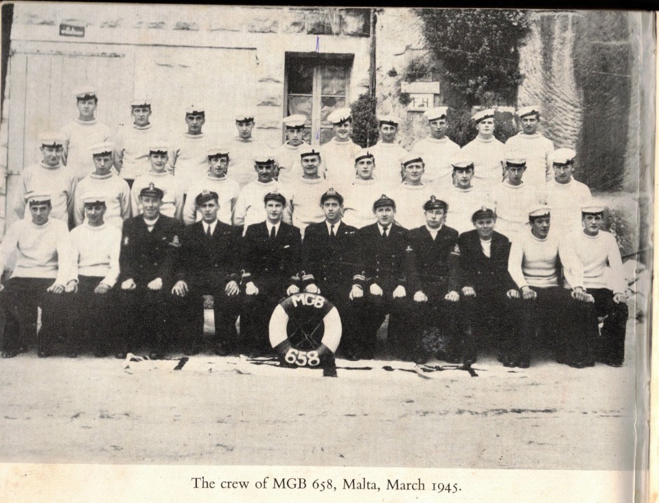 MGB 658 - Offical Crew photo Malta 1945.jpg