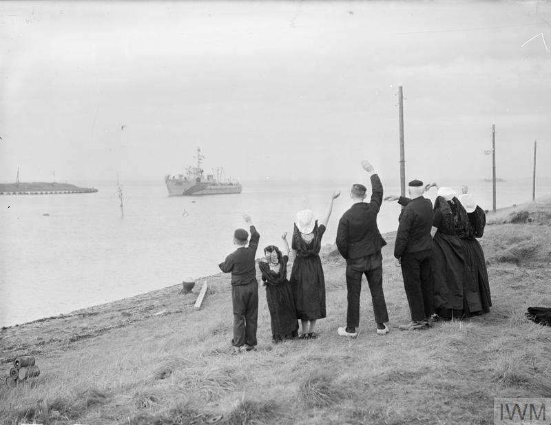 Dutch folk welcome the first minesweeper at Terneuzen.jpg