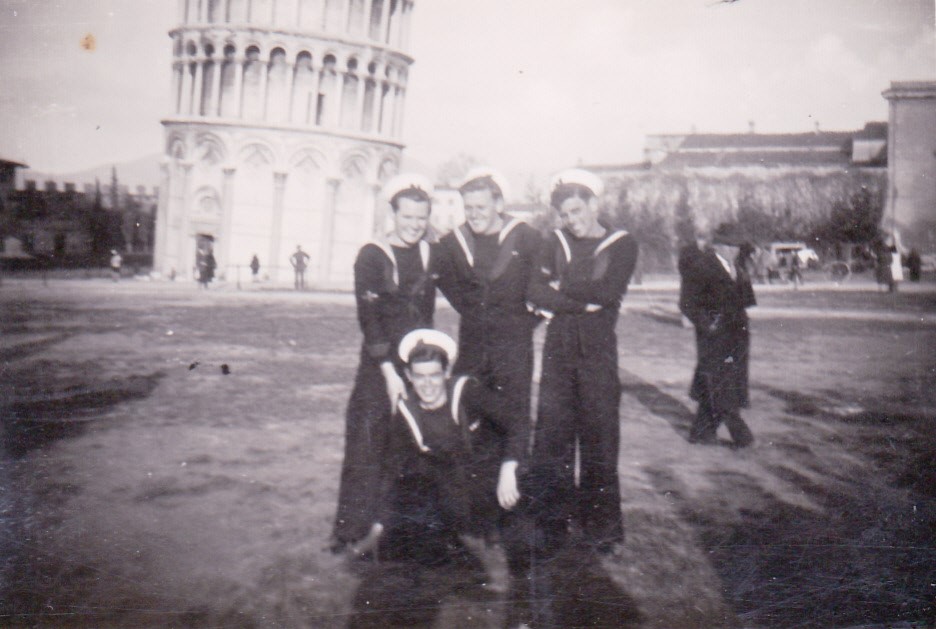 1946c KSG Pisa leave with some of ML575 crew 2.jpg