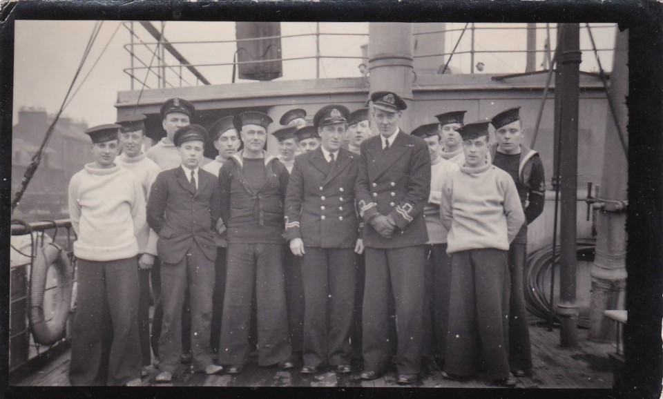 ML549 crew 1944 at Greenock.jpg