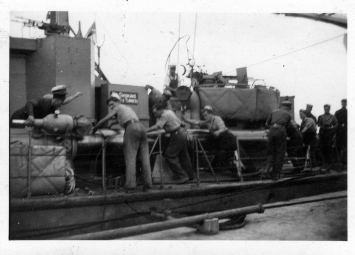 MTB 670 - Ancona - `loading fish'.jpg