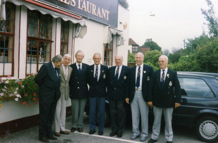 mgb-647-crew-southend-1986.jpg