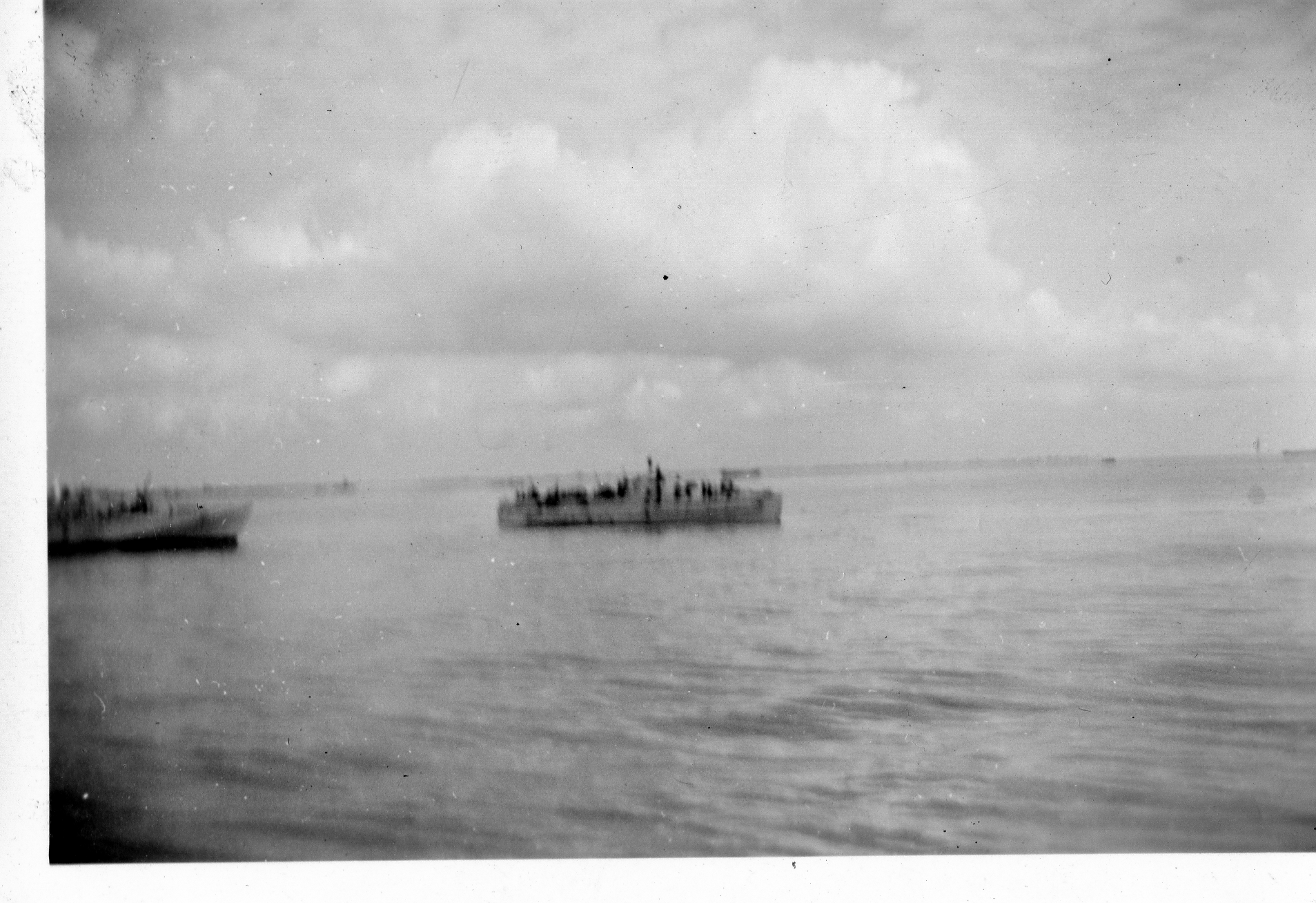 Off Tagliamento River - MTB634 going alongside German `R' boat for surrender talks.tif
