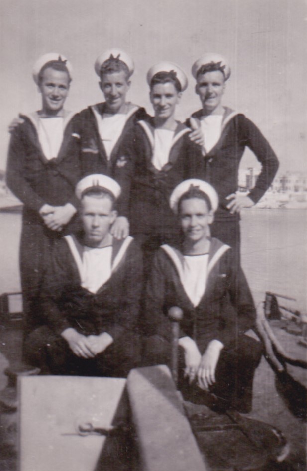 1944 to 46 KSG front right and some crew ML170 or 575.jpg